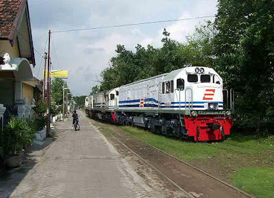 &#91;B&#93;Tour Ke Balai Yasa Pengok ( Bengkel Kereta Api di Yogyakarta indonesia )&#91;/B&#93;