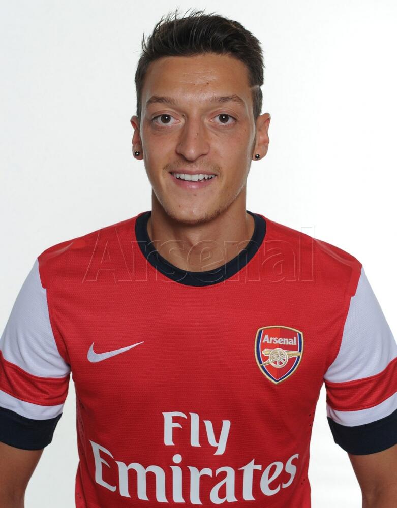 Foto Pertama Ozil Berseragam Arsenal