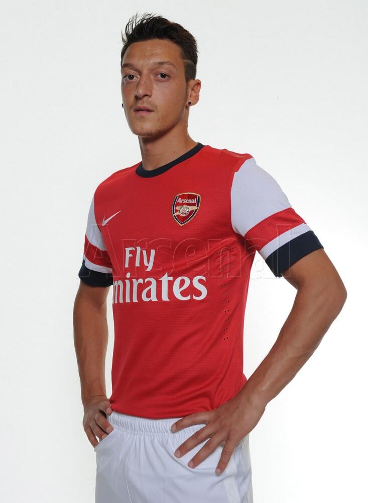 Foto Pertama Ozil Berseragam Arsenal