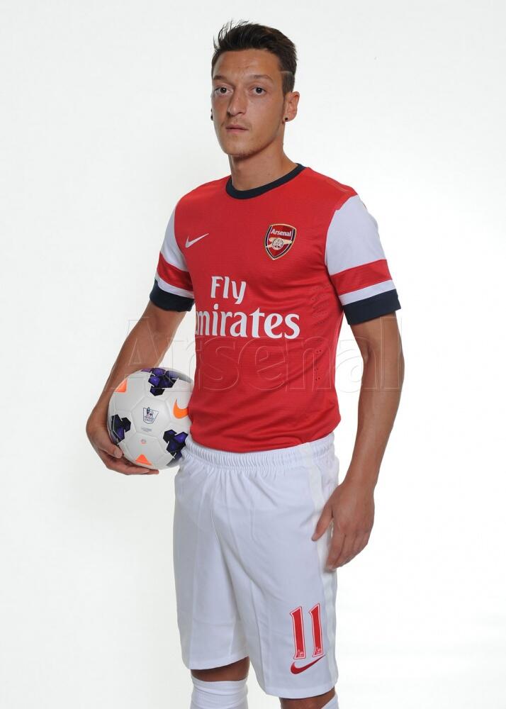 Foto Pertama Ozil Berseragam Arsenal