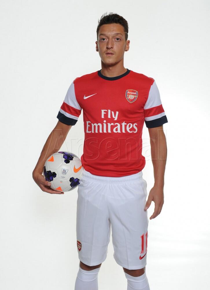 Foto Pertama Ozil Berseragam Arsenal
