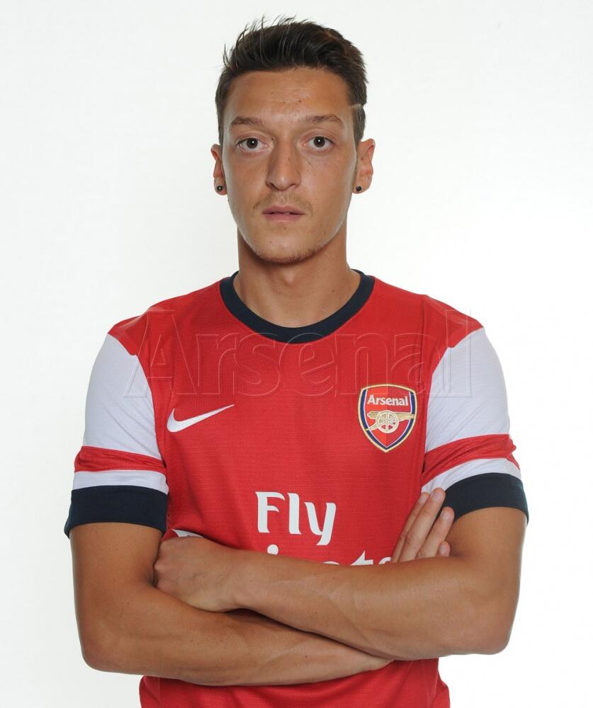 Foto Pertama Ozil Berseragam Arsenal
