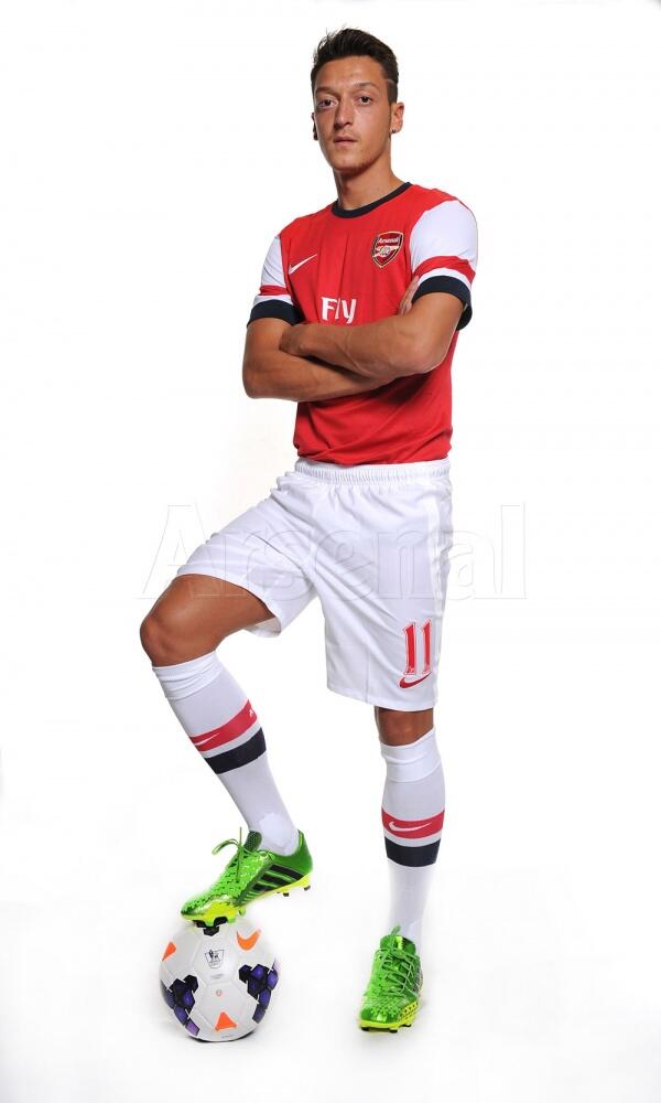 Foto Pertama Ozil Berseragam Arsenal