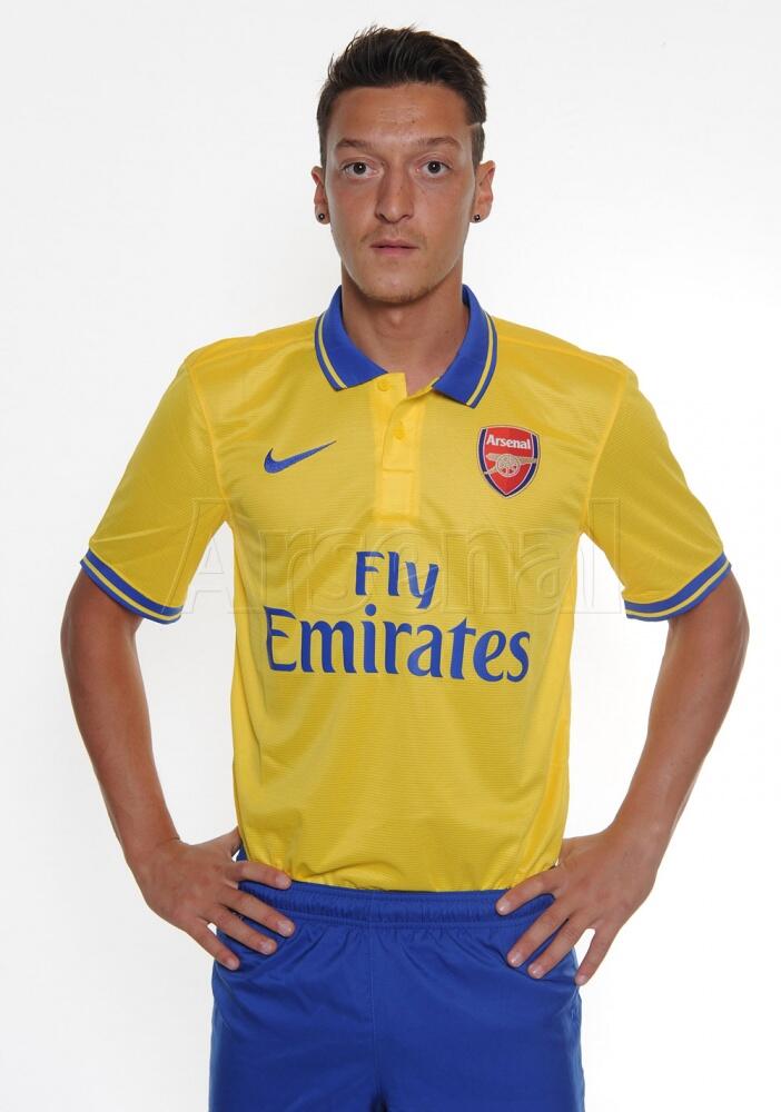 Foto Pertama Ozil Berseragam Arsenal