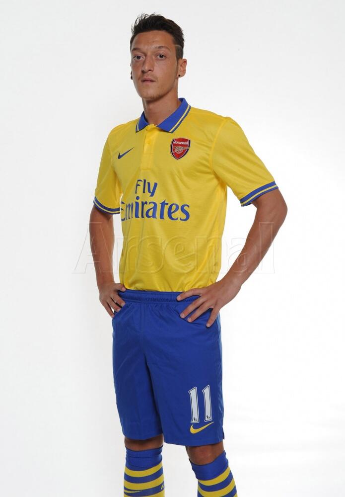 Foto Pertama Ozil Berseragam Arsenal
