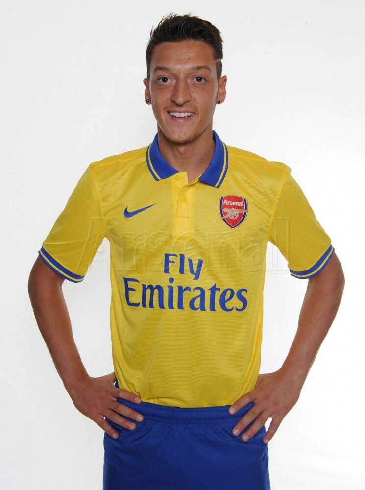 Foto Pertama Ozil Berseragam Arsenal