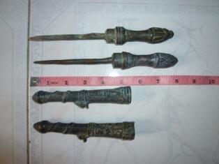 KERIS PISAU TUA ANTIK BERLEKU DENGAN SARUNG BERLILIT ORNAMEN NAGA