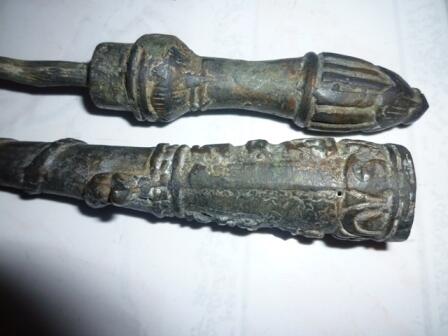 KERIS PISAU TUA ANTIK BERLEKU DENGAN SARUNG BERLILIT ORNAMEN NAGA