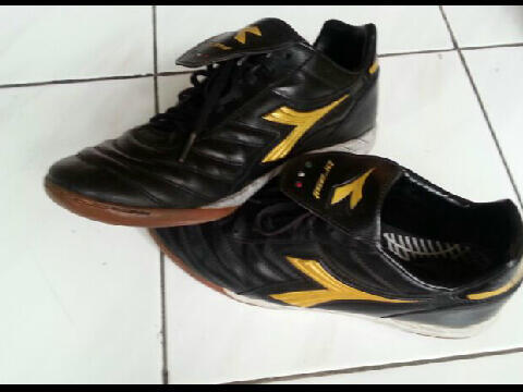 Sepatu futsal DIADORA BRASIL original