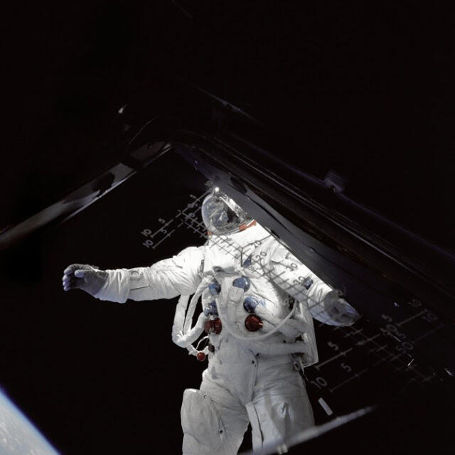 Mengintip Aktifitas Astronot di Luar Angkasa