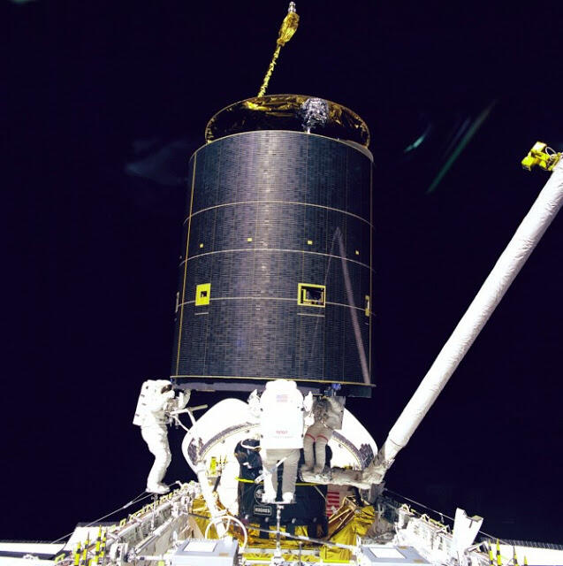 Mengintip Aktifitas Astronot di Luar Angkasa