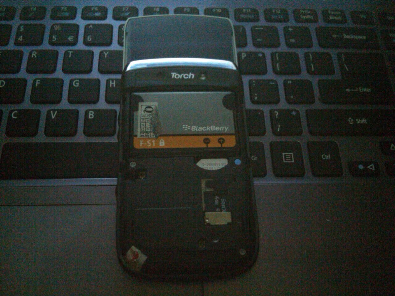 Turun harga bb torch 9810 ex berrindo garansi maret 2014