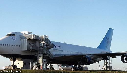 Boeing 747 Super Jet Jumbo diubah menjadi sebuah Hotel Unik dan Menarik