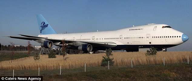 Boeing 747 Super Jet Jumbo diubah menjadi sebuah Hotel Unik dan Menarik