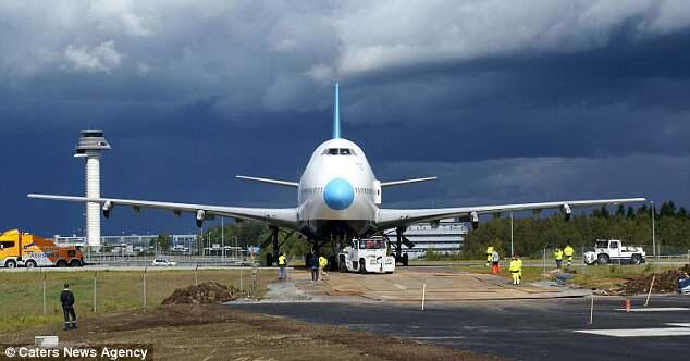 Boeing 747 Super Jet Jumbo diubah menjadi sebuah Hotel Unik dan Menarik