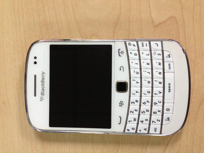 Blackberry 9900 dakota white fullset garansi berindo 14 bulan murah!