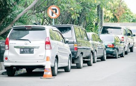 Dosa Pengendara Mobil Di Jakarta (Jangan Salahin Motor Doank Dong!)