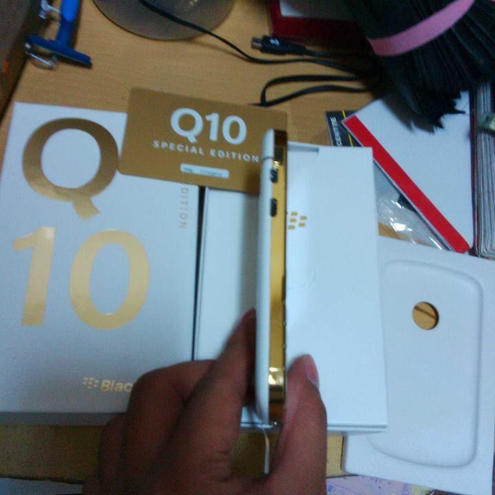 Blackberry Q10 Gold limitied edition..masuk gan