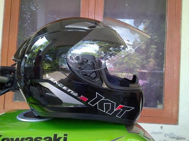 Terjual Helm KYT Vendetta 2 Black Metallic  KASKUS