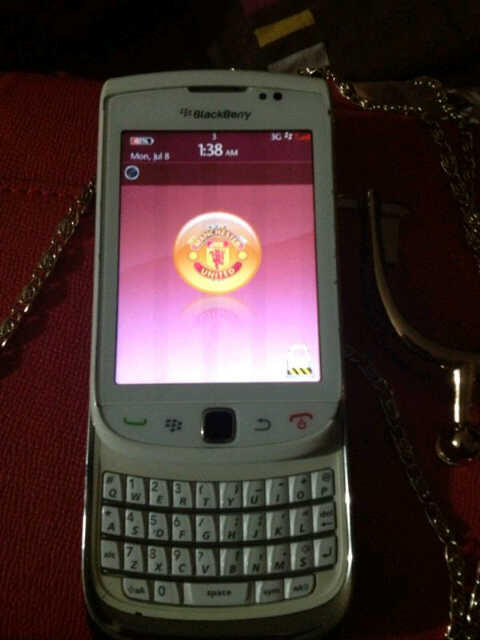 jual blackberry torch 9800 putih muraah gan BU