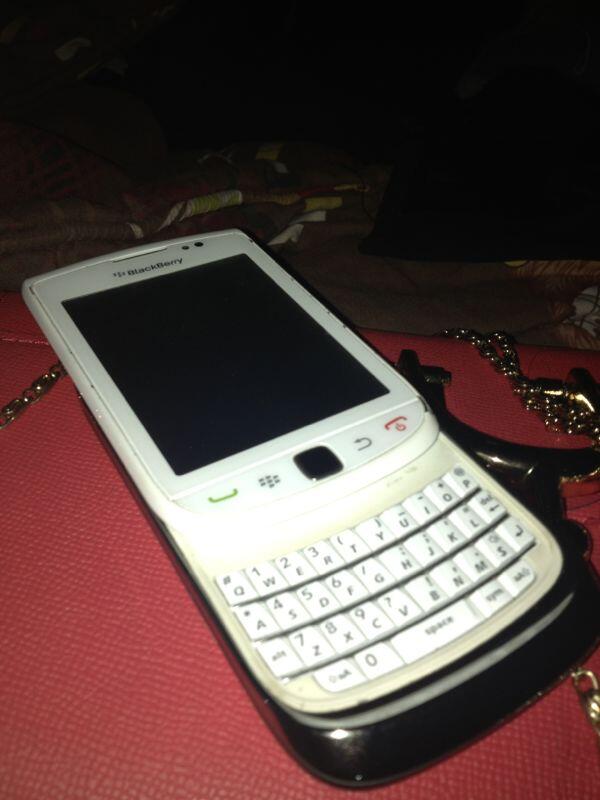 jual blackberry torch 9800 putih muraah gan BU