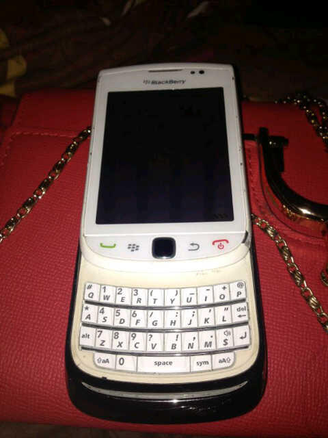 jual blackberry torch 9800 putih muraah gan BU