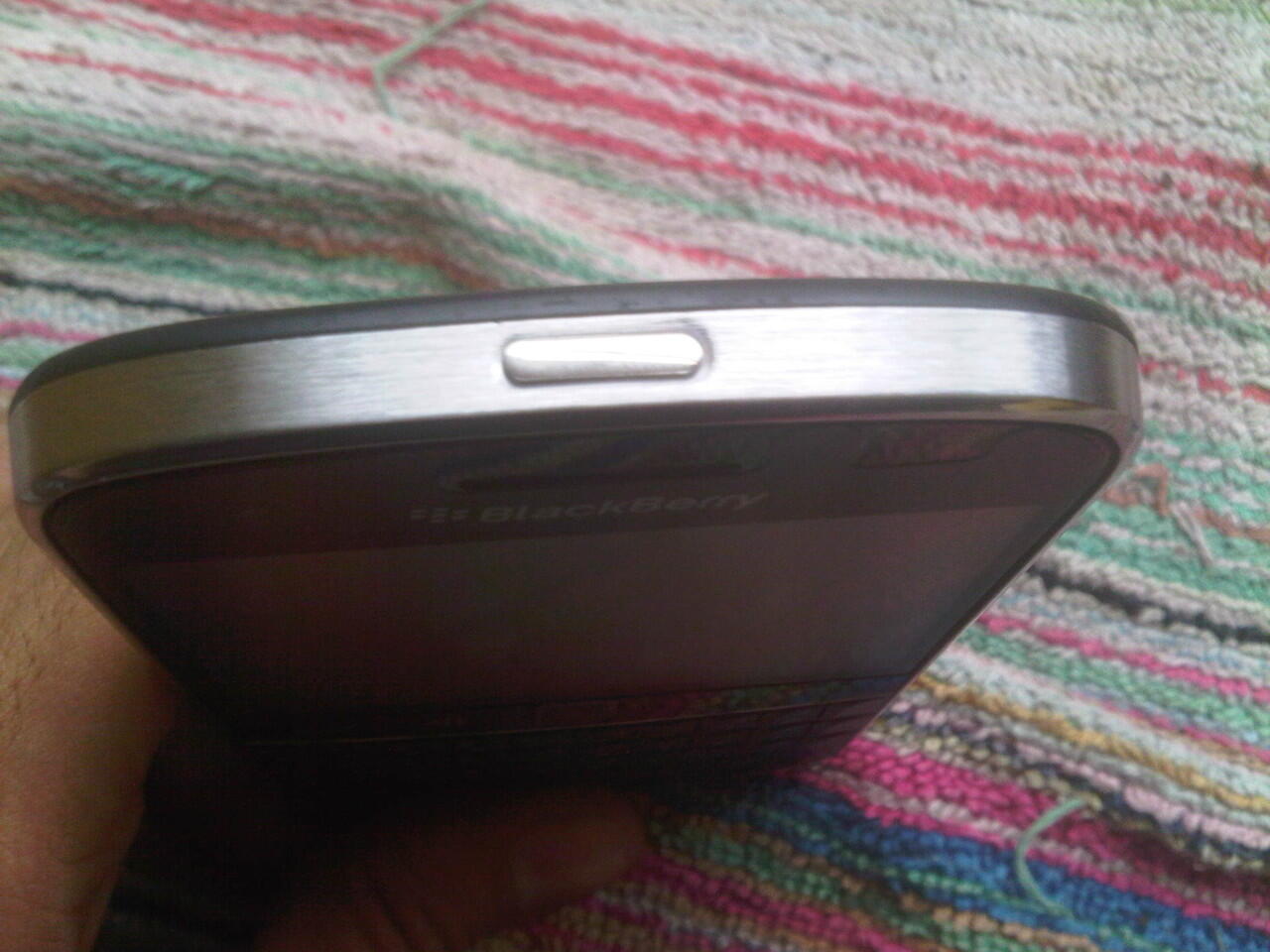 bb bold 9900 aka dakota hitam mulus murah
