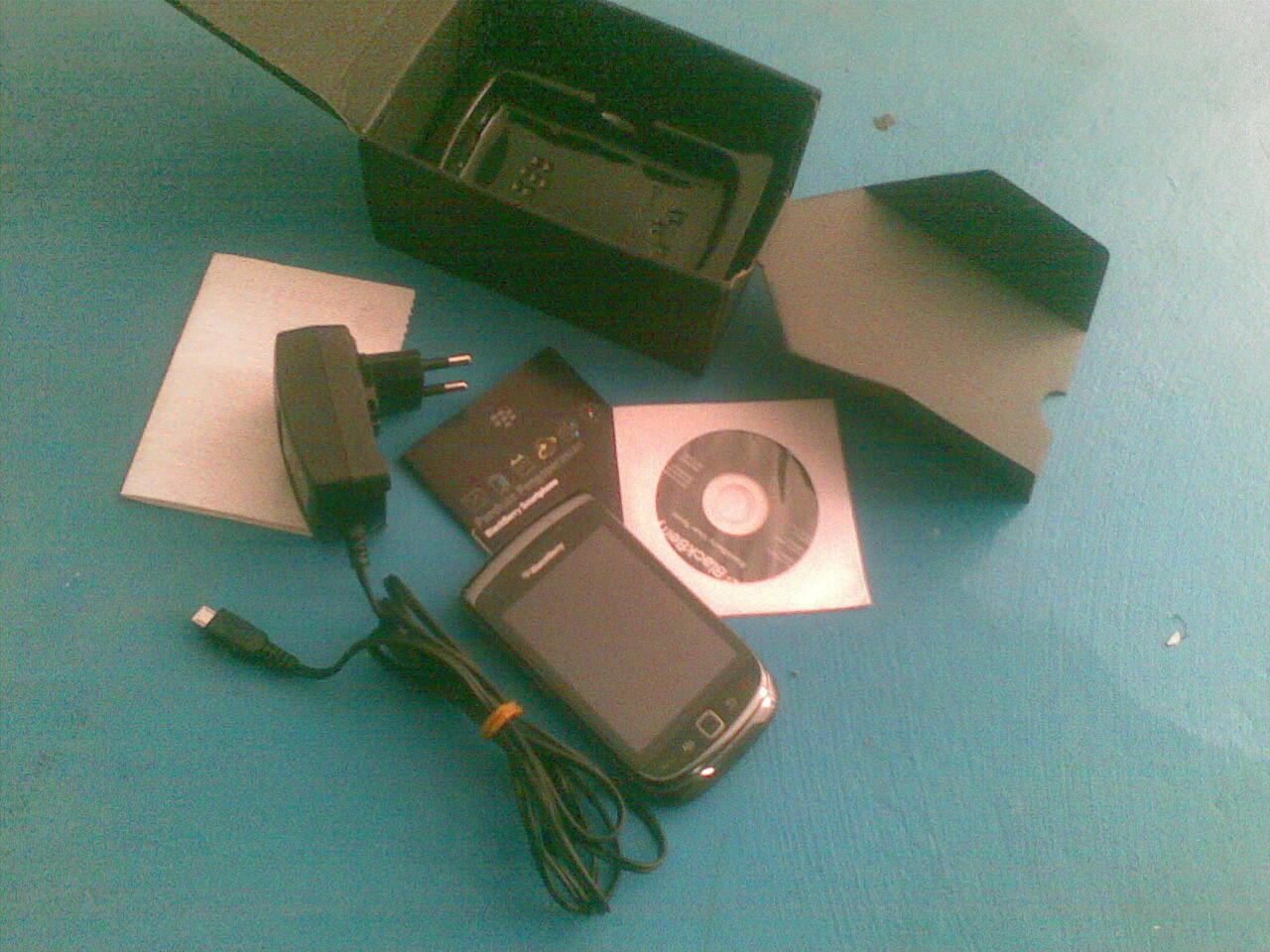 Blackberry Torch 1 9800 cuma 1,4jt aje gan,!!!