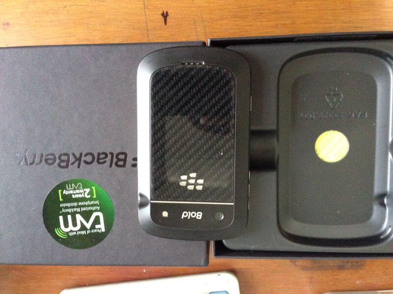 BB Dakota hitam, garansi TAM sampai Agustus 2014