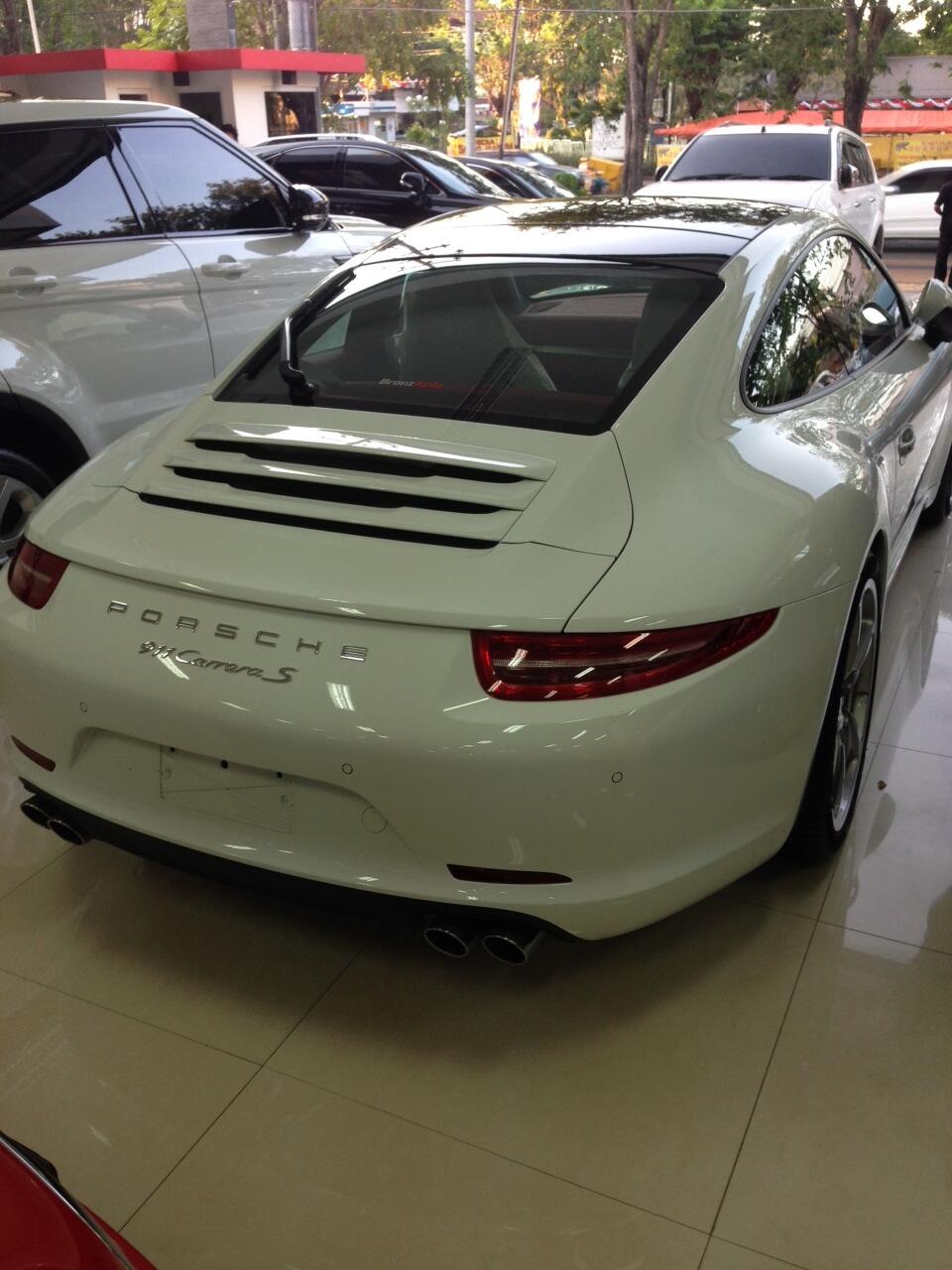 PORSCHE 911 CARRERA S NEW FULL OPTION 2013! (SURABAYA)