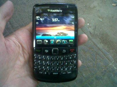 blackbberry onyx 2 9780 1.3jutaan lengkap bandung