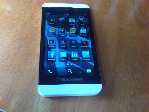 ( WTS ) Blackbery Z10 White Garansi Panjang