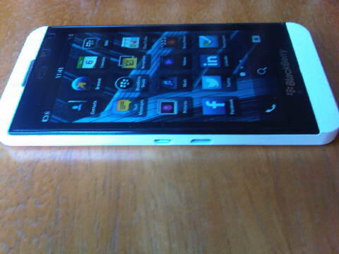 ( WTS ) Blackbery Z10 White Garansi Panjang