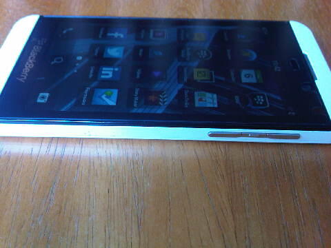 ( WTS ) Blackbery Z10 White Garansi Panjang