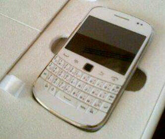 blackberry 9900 DAKOTA GARANSI BERINDO 2TAHUN