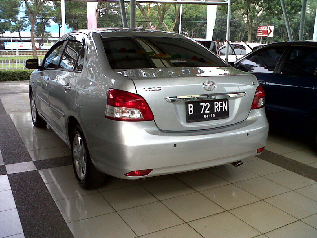 Toyota New Vios G at tahun 2010 silver metalik