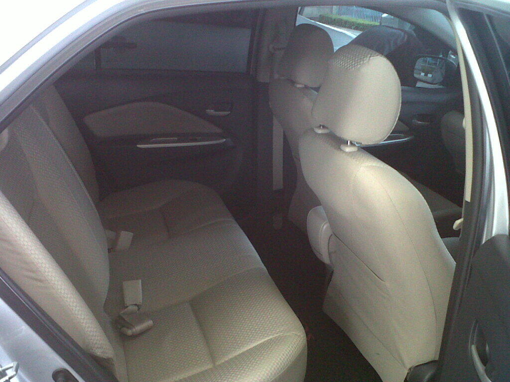 Toyota New Vios G at tahun 2010 silver metalik