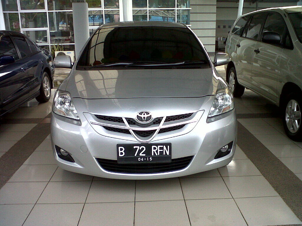 Toyota New Vios G at tahun 2010 silver metalik