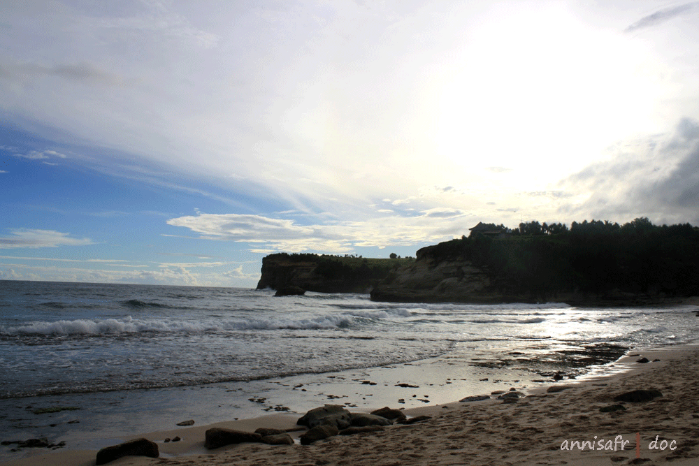 Eksotisme Klayar, Pantai Perawan nan Jelita ( Tanah Lot dari Pacitan )