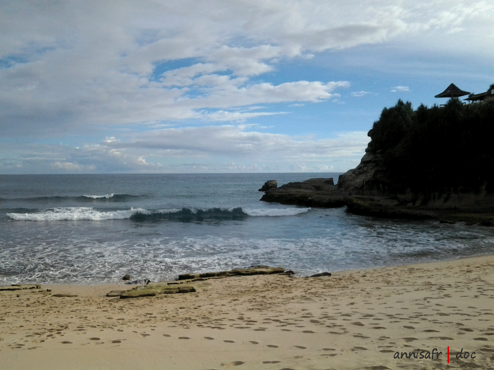 Eksotisme Klayar, Pantai Perawan nan Jelita ( Tanah Lot dari Pacitan )