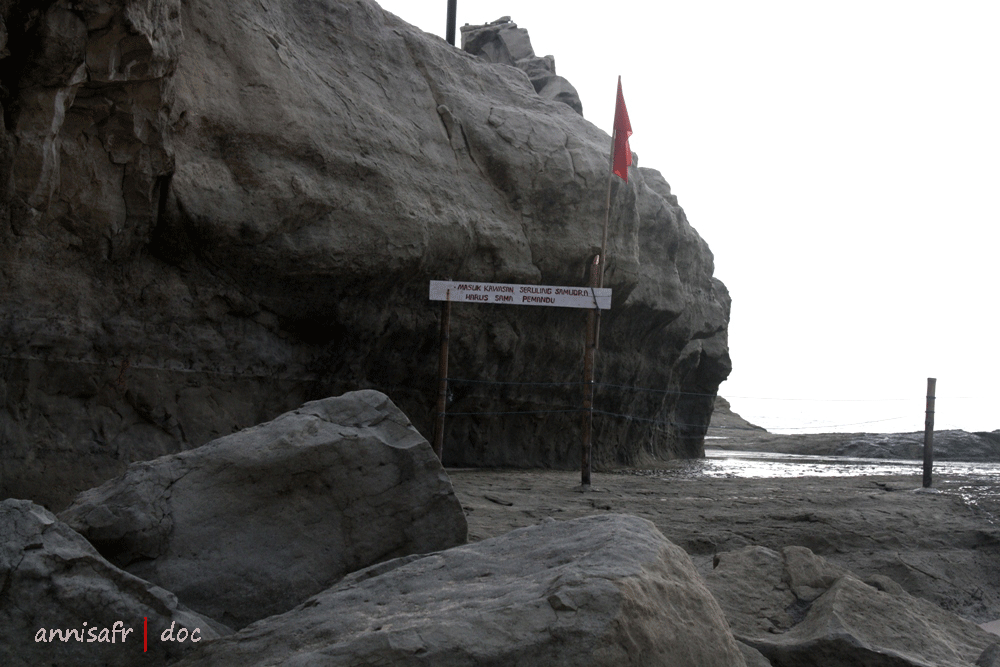Eksotisme Klayar, Pantai Perawan nan Jelita ( Tanah Lot dari Pacitan )