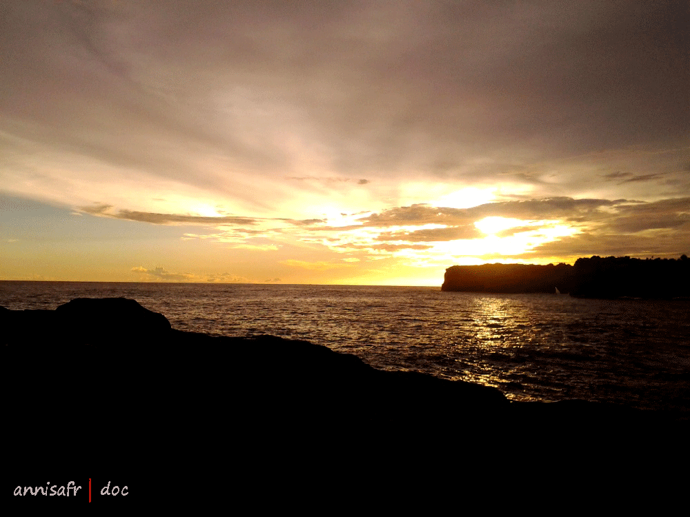 Eksotisme Klayar, Pantai Perawan nan Jelita ( Tanah Lot dari Pacitan )