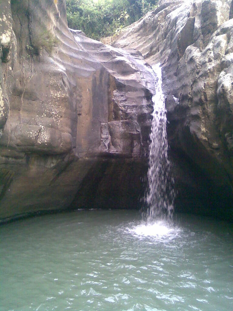 Pesona air terjun tumpuk sawoo