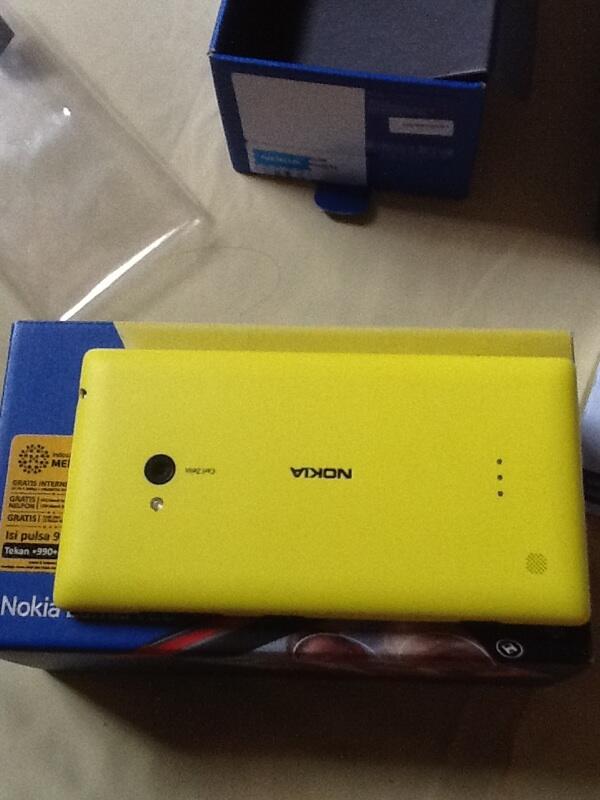Nokia Lumia 720 yellow