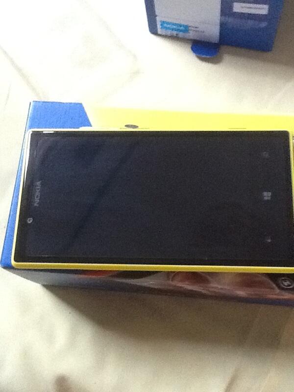 Nokia Lumia 720 yellow