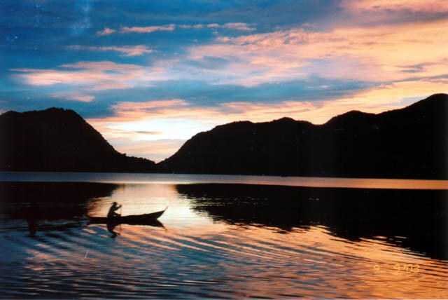 Keindahan danau maninjau