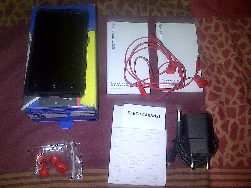 NOKIA LUMIA 820 Red Fullset (MURAH tapi ISTIMEWA)