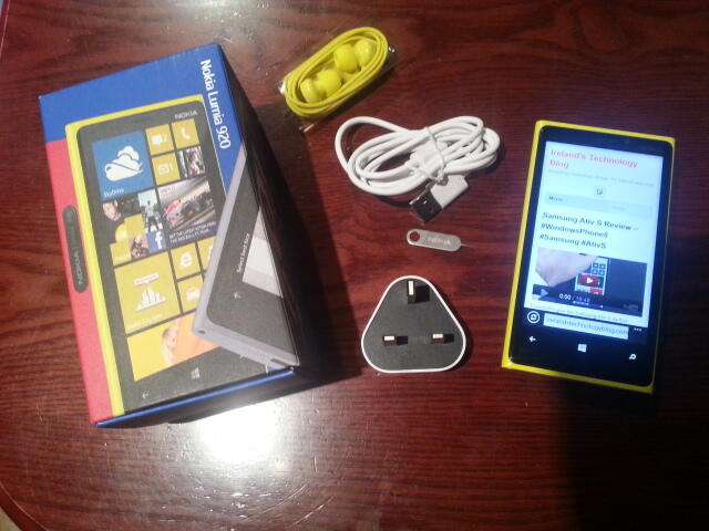 Nokia LUMIA 920 .masi baru dengan harga murah