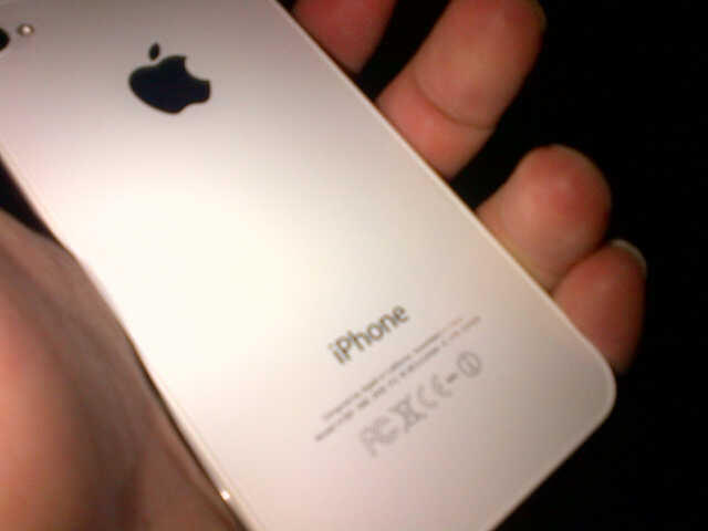 FS : IPHONE 4S 16GB warna putih kondisi 99% LIKE NEW