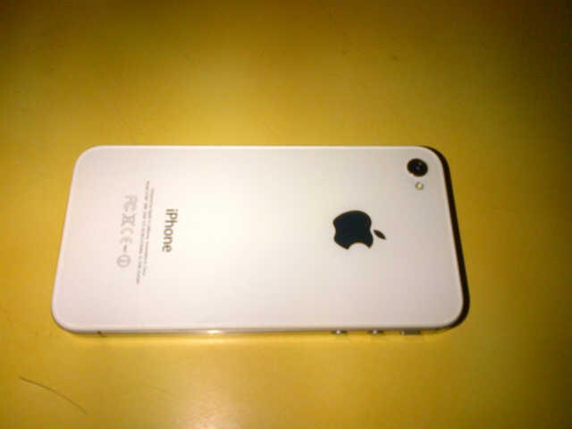 FS : IPHONE 4S 16GB warna putih kondisi 99% LIKE NEW